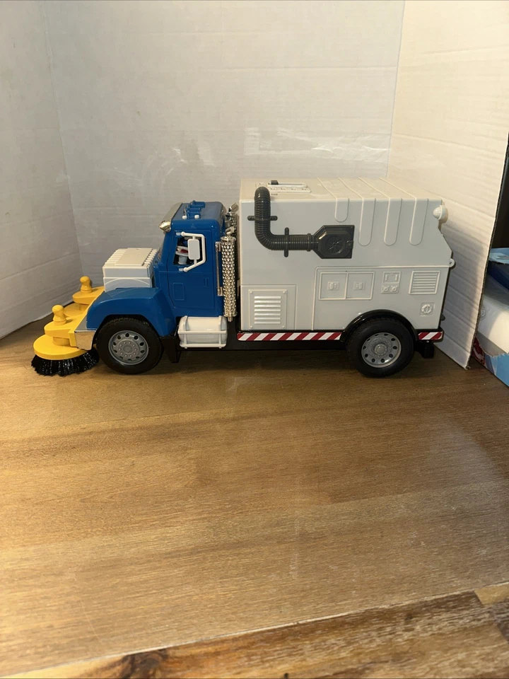 Рабочие фары и звуки для грузовика Driven By Battat STREET SWEEPER Mack - Изображение 1 из 4