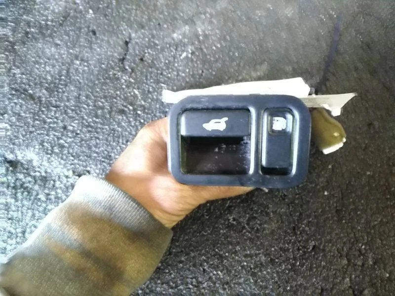 Interruptor de puerta delantera del conductor abridor de puerta del conductor compatible con 00-03 INFINITI QX4 65094 Foto 1 de 4