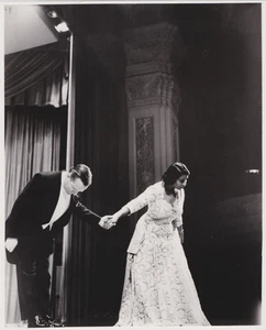 1955 Press Photo Singer Marian Anderson, Franz Rupp Give Curtain Call at Concert - Picture 1 of 2