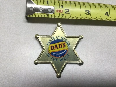 Insignia de metal vintage de papás Root Beer Fastest Straw in the West Foto 1 de 2