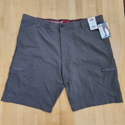 Wrangler Men's Sz 44 All Terrain Cargo Shorts Relaxed Fit Green Zip Pockets - Image 1 of 4