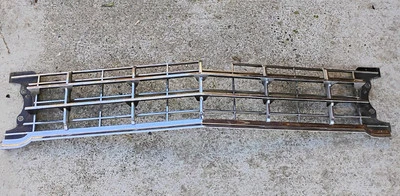 Oldsmobile 88 Eighty Eight Jetstar Dynamic Delta Grill 1965 OEM STLA Foto 1 de 4