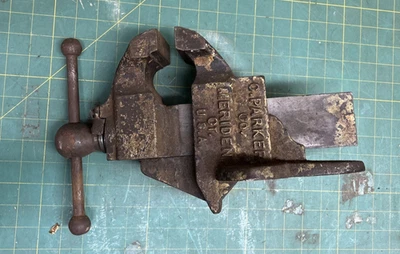 Антикварные скамейные тиски CHAS PARKER MERIDEN CT NO102 3 дюйма 22,8 фунта - Изображение 1 из 4