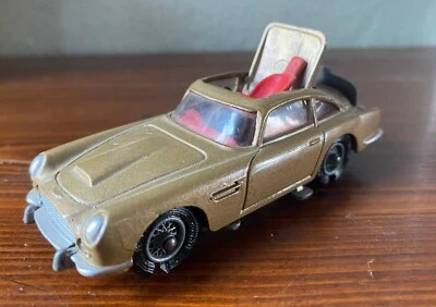 CORGI TOYS #261 ASTON MARTIN DB5 JAMES BOND 007 ANNI 60 - Immagine 1 di 4