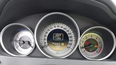Grupo de medidores de velocímetro OE Clase C 2012 115 k millas Mercedes-Benz Foto 1 de 4