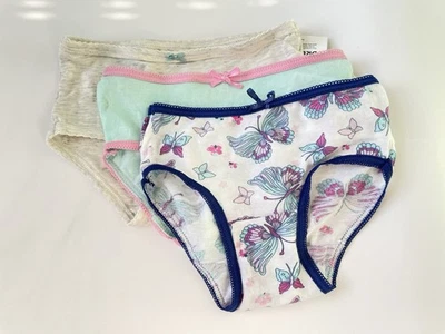 Paquete de 3 bragas hipsters cómodas Hanes Premium para niñas ropa interior talla 2T Foto 1 de 4