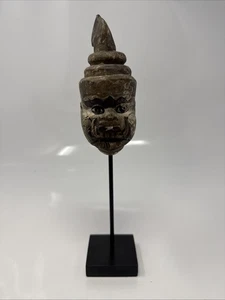 "Escultura de cabeza de guardián del templo birmano tallada a mano de colección en soporte de 11""" - Imagen 1 de 10