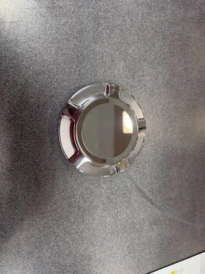 Tapa de gas biselada cromada Arlen Ness para 10-17 Victory Cross Country/ Crossroads Foto 1 de 3