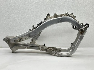 2017 雅马哈 YZ450F 车架主底盘船体银色 B11-21101-01-00 Dirt 自行车 YZ — 第 1/4 张图片