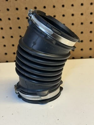 2019-2023 BMW M550I XDRIVE G30 4.4L - Engine AIR Intake HOSE / DUCT 7934482 - Image 1 of 4