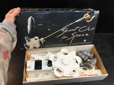 VTG Shoot Out in Space Game TOMY 1978 Timer works Triger seems to work No LIGHT - Image 1 of 4