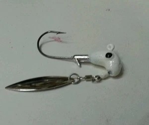 (100) Custom Bass Jigs 3/8 oz mit Under Spin Blade und 4/0 Haken weiß - Bild 1 von 1