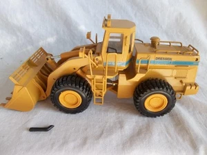 Conrad 2420 Dresser PayLoader 560B Wheel Loader 1:50 Scale - Picture 1 of 10