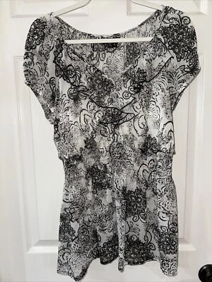 Blusa para mujer My Michelle XL manga corta blanca negra floral semi transparente usada en excelente estado Foto 1 de 4