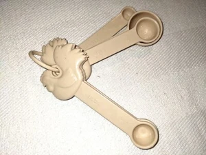 Vintage 5 piece nesting rooster chicken hen measuring spoons rustic country farm - Picture 1 of 3