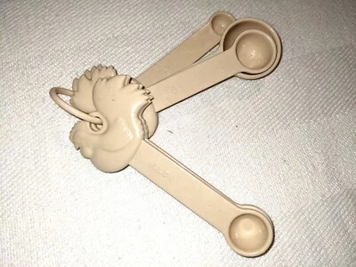 Vintage 5 piece nesting rooster chicken hen measuring spoons rustic country farm - Image 1 of 3
