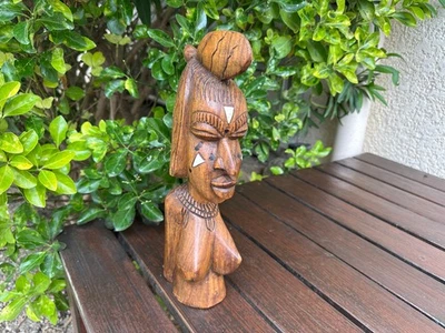 Statuette Africaine féminine en bois sculpté - Photo 1/4