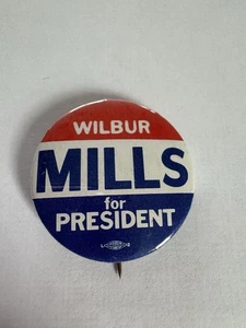 Vintage Wilbur Mills für President Button Anstecknadel 1,25" - Bild 1 von 3