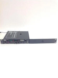 Transmisor FM estacionario Listen Technologies LT-800-072 72 MHz con orejas de rack - Imagen 1 de 12