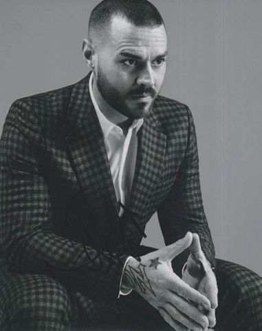 Matt Willis  (Busted)     **HAND SIGNED**   10x8 photo   ~  AUTOGRAPHED Cover