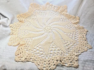 Tapete de ganchillo grande vintage 21" - espiral - hecho a mano - Imagen 1 de 5