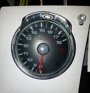 Manometro Strumento Voltometro Analogico 7 colori 52mm Voltmetro incasso auto - Picture 1 of 1