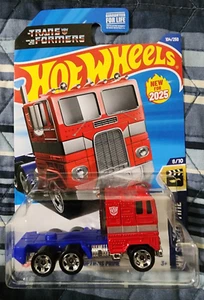 2025 Hot Wheels 6/10 TRANSFORMERS Optimus Prime #104 MOMC + Protect Pack - Picture 1 of 2