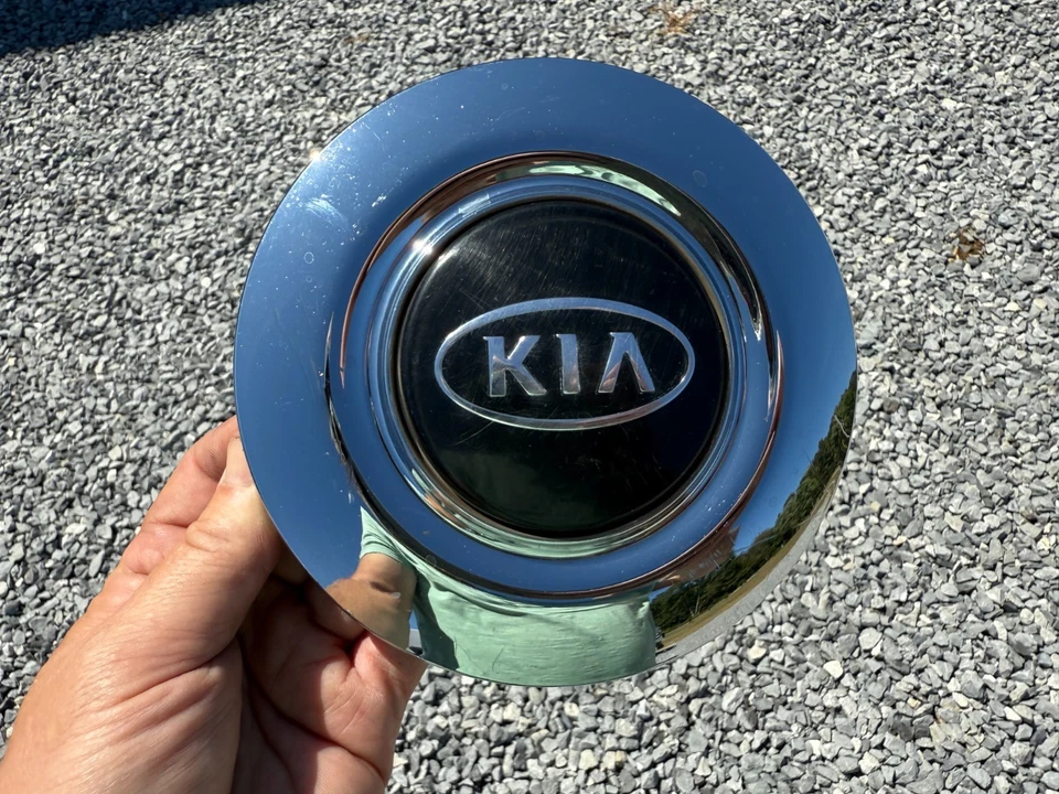 KIA MAGENTIS OPTIMA TAPA CENTRAL RUEDA FABRICANTE ORIGINAL ACABADO CROMADO 2001 2002 1 LENGÜETA ROTA Foto 1 de 4