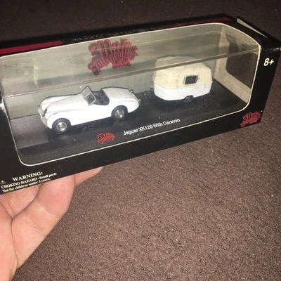 Malibu International #06010 1948-1954 Jaguar XK-120 Convertible White w/ Caravan - Image 1 of 4