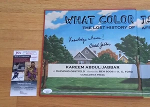 Libro autógrafo firmado por Kareem Abdul-Jabbar NBA HOF de qué color es mi mundo certificado de autenticidad JSA - Imagen 1 de 4