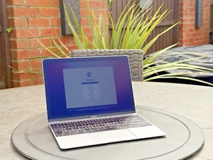 Apple MacBook (Retina, 12-inch, Early 2016) M3 - 8GB 256GB SPACE GREY - NEW BATT - Picture 1 of 6