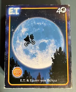 NECA E.T. und Elliot mit Fahrrad Figuren nagelneu beschädigte Box - Bild 1 von 11