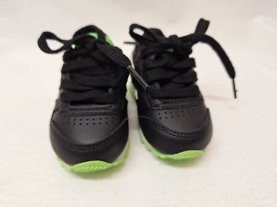 Tênis Reebok Classic Infantil/Infantil Tamanho 2 Preto/Verde/Branco 5" de Comprimento - Imagem 1 de 4