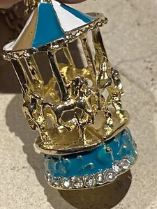 BETSEY JOHNSON CRYSTAL CARROUSEL HORSE ENAMEL GOLD TONE PENDANT CHARM NECKLACE - Picture 1 of 5