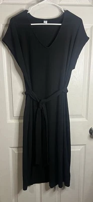Vestido midi Old Navy negro acanalado con cinturón para mujer, vestido envolvente de manga corta  Foto 1 de 4