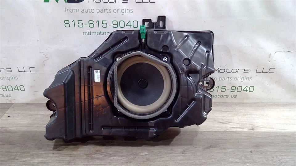 Altavoz subwoofer audio trasero Ford Edge 2020-2023 OEM KT4T-19A067-AB Foto 1 de 4