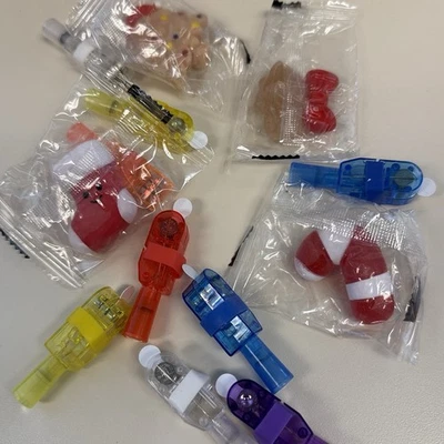 КОМПЛЕКТ ИЗ 19 РОЖДЕСТВЕНСКИХ МИНИ МЯГКИХ ИГРУШЕК ДЛЯ ДЕТЕЙ И 24 ПАЛЬЦА ФОНАРИК МНОГОЦВЕТНЫЙ - Изображение 1 из 4