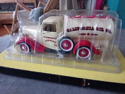 FORD V8 SOLIDO 1/19 California Oil sous blister - Photo 1/4