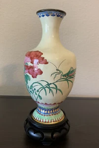 Antiguo Jarrón de Metal Mantis Flor Pintada a Mano China Años 1920 Esmaltado en Bronce - Imagen 1 de 9