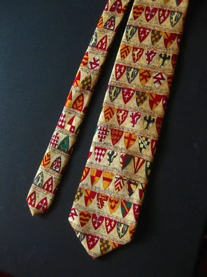 Винтажный Alynn шеи шелковый галстук ~ геральдические щиты ~ потрясающие изображения ~ новый без ЯРЛЫКОВ - Изображение 1 из 4