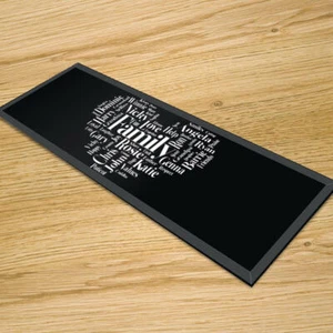 Premier Range Your Own Word Collage su un runner da tavolo in vetro - Foto 1 di 17