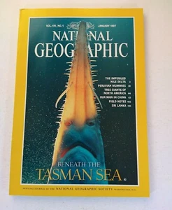 JAN 1997 NATIONAL GEOGRAPHIC SOCIETY / BENEATH THE TASMAN SEA / OUR MAN IN CHINA - Imagen 1 de 8