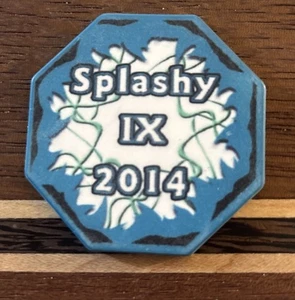 SPLASHY BAR IX PARTECIPDEE 2014 NCV CC>CC casinò gioco poker chip Judy Wuerth - Foto 1 di 2