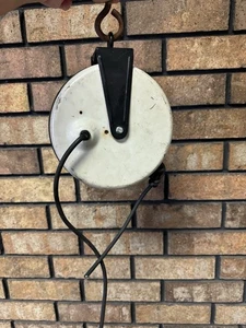 Vtg Retractable Shop Work Light Electrical Cord, Cut Ends, Needs To Be Rewired - Picture 1 of 8
