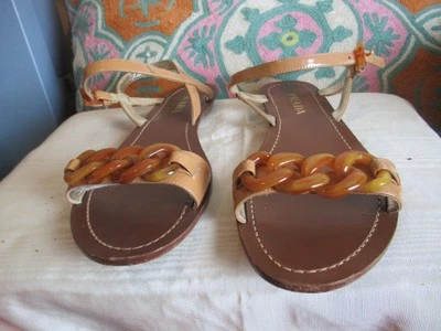 Sandalias planas Prada punta abierta talla 39 EE. UU. 8,5 charol tostado nude Italia Foto 1 de 4