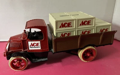 Ertl 1926 Mack Bulldog Ace Hardware Camión de Entrega Banco de Monedas 6.5"--usado Foto 1 de 4