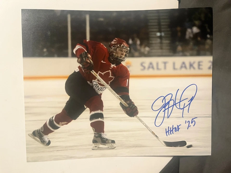 Foto 8x10 firmada por Jennifer Botterill Salón de la Fama del Hockey Salón de la Fama 2025 Canadá Foto 1 de 1