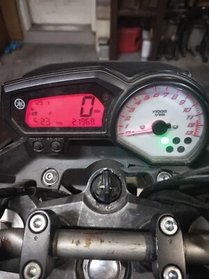 2011-2013 Yamaha FZ08 GAUGE CLUSTER ASSEMBLY W/ 21,938 MILES 1 DAMAGED TAB - Image 1 of 4