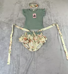 Säugling Baby Mädchen Shorts Set ärmellos Gänseblümchen Shorts Stirnband 3-teilig Größe 3-6 Monate - Bild 1 von 5