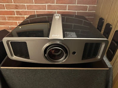 JVC D-ILA Projector - DLA-HD 1 - Bild 1 von 4